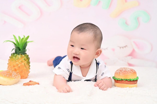 开原宝宝在妈妈肚子里